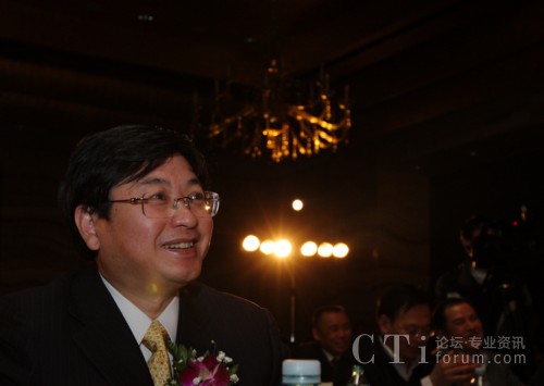  ��114�T�������E������񿂽�(j��ng)��¶���_�ĵ�΢Ц