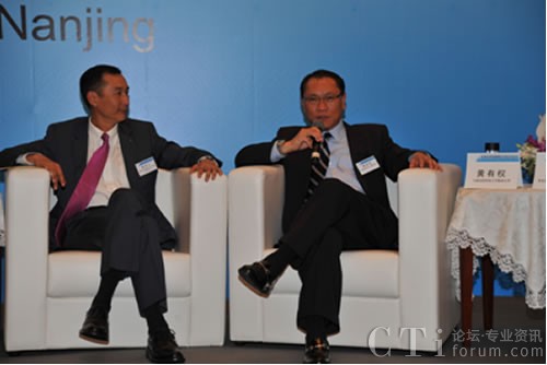 飛翱集團主席及行政總裁, 黃有權(quán)先生回答現(xiàn)場提問