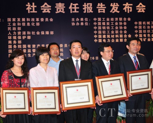 �Ϻ�ؐ���hί����ӛ����(zh��)�и�����ꐂ����I(l��ng)ȡ�C��